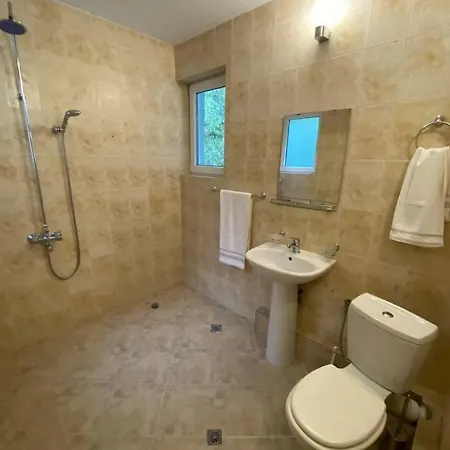 Happy Place Akatcia - гараж за мотоциклети Lejlighed Veliko Tarnovo
